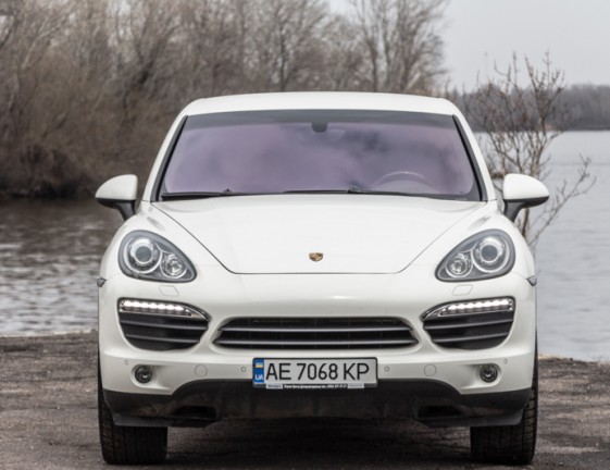 Porsche Cayenne 2011 1