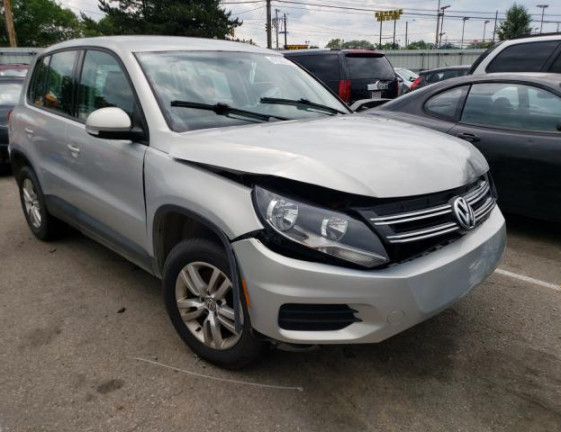2013 VOLKSWAGEN TIGUAN S 1