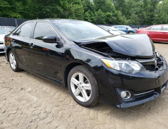 2014 TOYOTA CAMRY SE 1