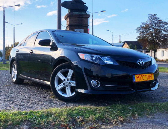 Toyota Camry 1