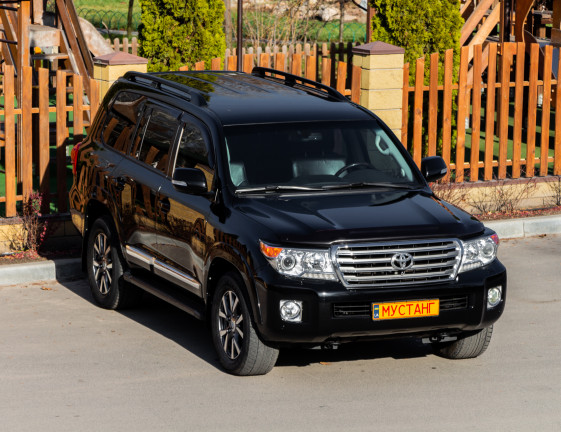Toyota Land Cruiser 200 2012