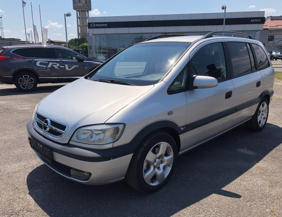 Opel Zafira 2003 1