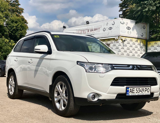Mitsubishi Outlander 2013 1